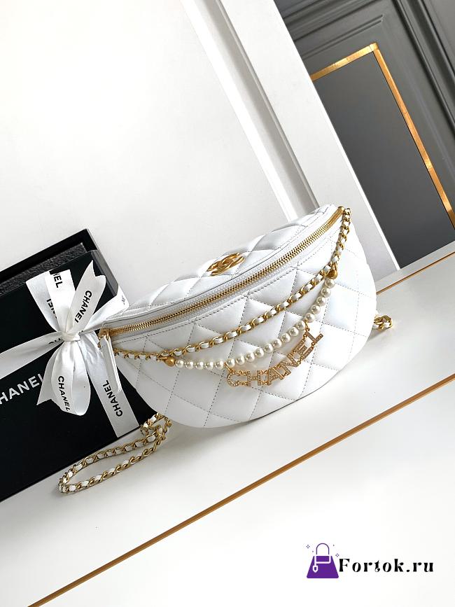 Fortok Chanel Waist Bag Shiny Lambskin, Imitation Pearls & Gold-Tone Metal White AS4991 17x24x11cm - 1