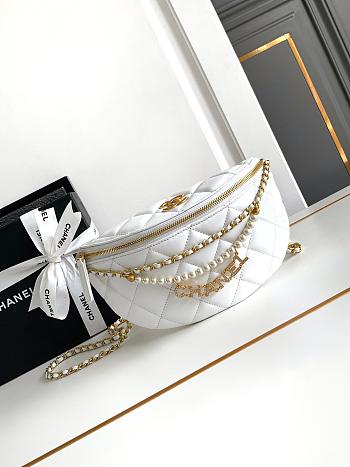 Fortok Chanel Waist Bag Shiny Lambskin, Imitation Pearls & Gold-Tone Metal White AS4991 17x24x11cm