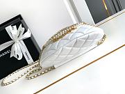 Fortok Chanel Waist Bag Shiny Lambskin, Imitation Pearls & Gold-Tone Metal White AS4991 17x24x11cm - 5