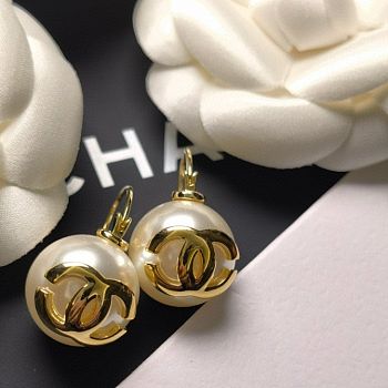 Fortok Chanel Pearl Hook Earrings