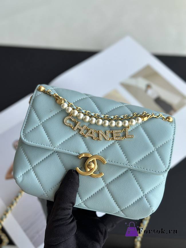 Fortok Chanel Mini Flap Bag Shiny Lambskin, Faux Pearls & Gold Metallic Blue AS4986 13x20x7.5cm - 1