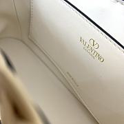 Fortok Valentino Garavani Locò Straw & White Leather Shoulder Bag 22x9x17cm - 4