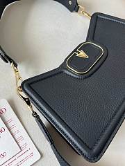 Fortok Valentino Garavani Vlogo Leather Shoulder Bag In Black Grainy Calfskin 24×14.5x8cm - 5