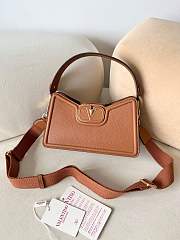 Fortok Valentino Garavani Vlogo Leather Shoulder Bag In Brown Grainy Calfskin 24×14.5x8cm - 1
