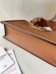 Fortok Valentino Garavani Vlogo Leather Shoulder Bag In Brown Grainy Calfskin 24×14.5x8cm - 4