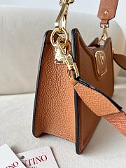 Fortok Valentino Garavani Vlogo Leather Shoulder Bag In Brown Grainy Calfskin 24×14.5x8cm - 2