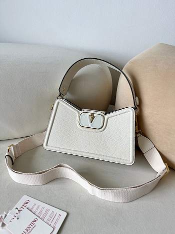 Fortok Valentino Garavani Vlogo Leather Shoulder Bag In White Grainy Calfskin 24×14.5x8cm