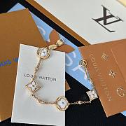 Fortok Louis Vuitton Natural White Pearl Bracelet in Rose Gold - 3