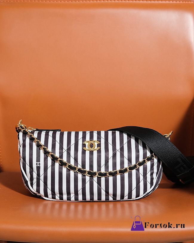 Fortok Chanel Hobo Bag Printed Fabric & Gold Metal White & Black AS4698 16x30x10cm - 1