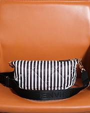 Fortok Chanel Hobo Bag Printed Fabric & Gold Metal White & Black AS4698 16x30x10cm - 5