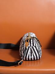 Fortok Chanel Hobo Bag Printed Fabric & Gold Metal White & Black AS4698 16x30x10cm - 4
