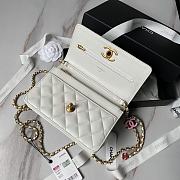 Fortok Chanel 24P Woc Flap Bag White With Colorful Buckles AP3938 19cm - 2