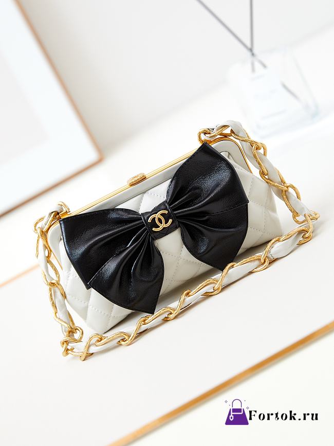 Fortok Chanel Black Bow Bag in White AP4027 14x21x5cm - 1