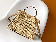 Fortok Fendi Iconic Peekaboo ISeeU Raffia Bag Beige 27x11x21cm - 1