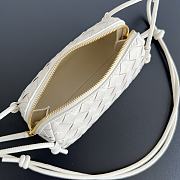 Fortok Bottega Veneta Intrecciato 15 Concert Pouch White 18.5x11.5x8.5cm - 2