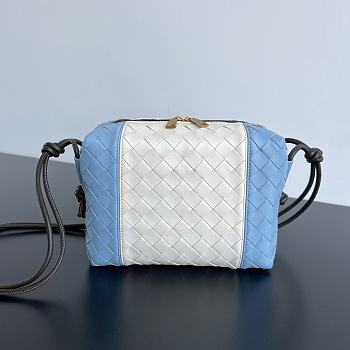 Fortok Bottega Veneta Small Loop Camera Bag Blue & White 796612 22x15.5x9cm