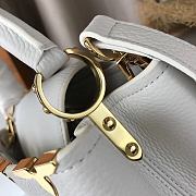 Fortok Louis Vuitton Capucines MM Bag White Taurillon Leather Gold-color Hardware M56669 27x18x9cm - 4