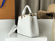 Fortok Louis Vuitton Capucines MM Bag White Taurillon Leather Gold-color Hardware M56669 27x18x9cm - 2