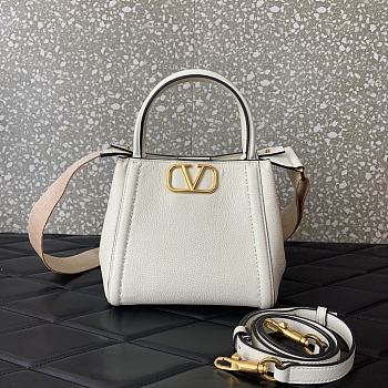 Fortok Valentino Garavani Alltime Small Handbag In White Grainy Calfskin 19x17x14cm