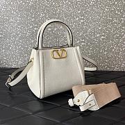 Fortok Valentino Garavani Alltime Small Handbag In White Grainy Calfskin 19x17x14cm - 4