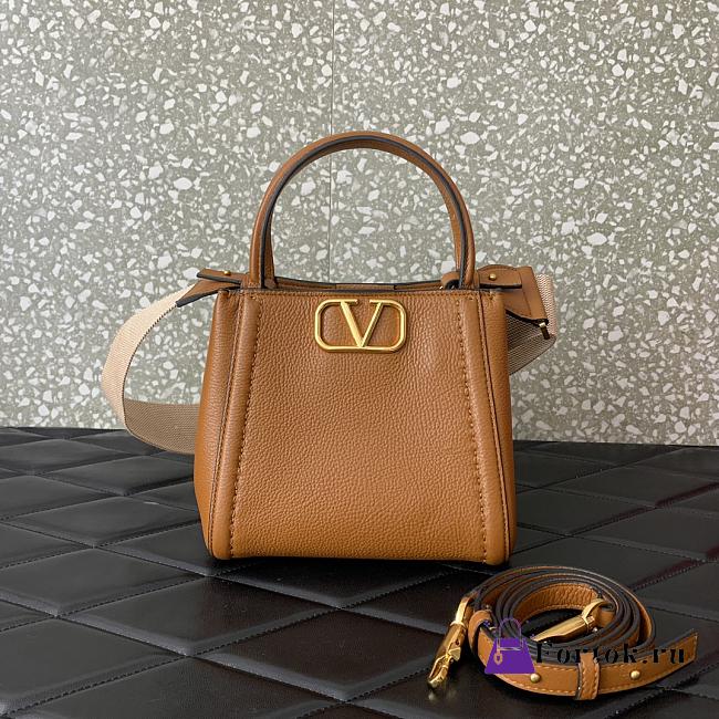 Fortok Valentino Garavani Alltime Small Handbag In Brown Grainy Calfskin 19x17x14cm - 1