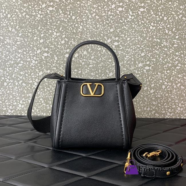 Fortok Valentino Garavani Alltime Small Handbag In Black Grainy Calfskin 19x17x14cm - 1