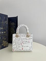 Fortok Dior Dioramour Lady My ABCDior Bag White Calfskin with Black&Red Je Vous Adore Print 20x8x17cm - 3