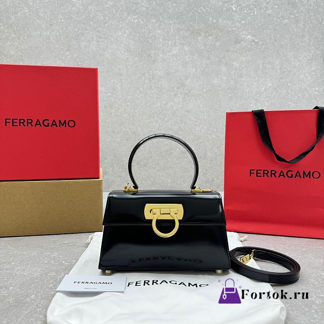 Fortok Salvatore Ferragamo Iconic Black Leather Mini Bag 21×8×12cm - 1