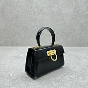 Fortok Salvatore Ferragamo Iconic Black Leather Mini Bag 21×8×12cm - 4
