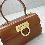 Fortok Salvatore Ferragamo Iconic Brown Leather Mini Bag 21×8×12cm - 2
