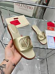 Fortok Valentino Vlogo Cut-Out Calfskin Slides Gold - 6