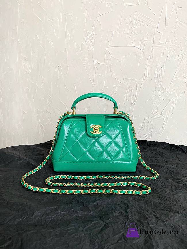 Fortok Chanel Mini Bag With Handle Shiny Green Lambskin 18×7×13.5cm - 1