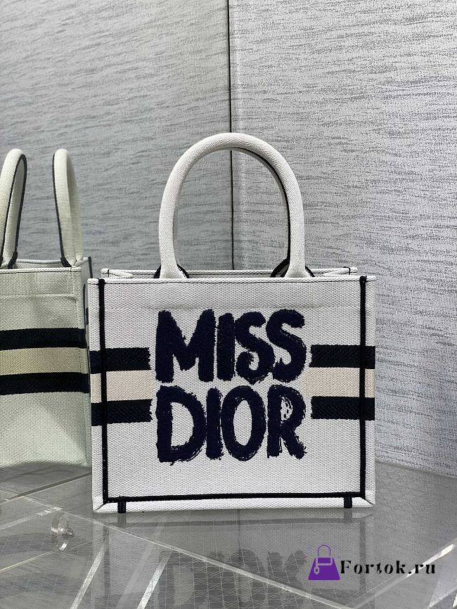 Fortok Dior Book Tote White, Beige and Black Miss Dior Graffiti Embroidery 36x27.5x16.5cm - 1