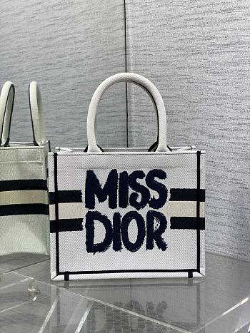 Fortok Dior Book Tote White, Beige and Black Miss Dior Graffiti Embroidery 36x27.5x16.5cm