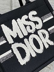 Fortok Dior Book Tote Black and White Miss Dior Graffiti Embroidery 36x27.5x16.5cm - 2