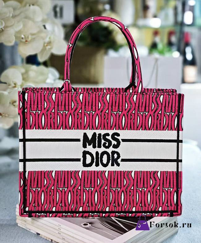 Fortok Dior Book Tote Black and Dark Pink Miss Dior Allover Embroidery 36x27.5x16.5cm - 1