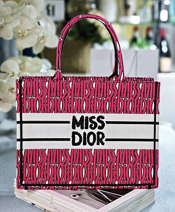 Fortok Dior Book Tote Black and Dark Pink Miss Dior Allover Embroidery 36x27.5x16.5cm