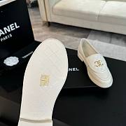 Fortok Chanel White Quilted Leather Classic Loafers - 6