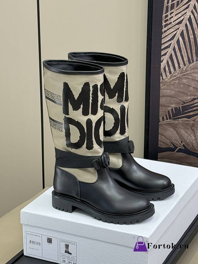 Fortok Dior D-Major Boot Warm Taupe Technical Canvas with Black Miss Dior Graffiti Print and Black Calfskin - 1