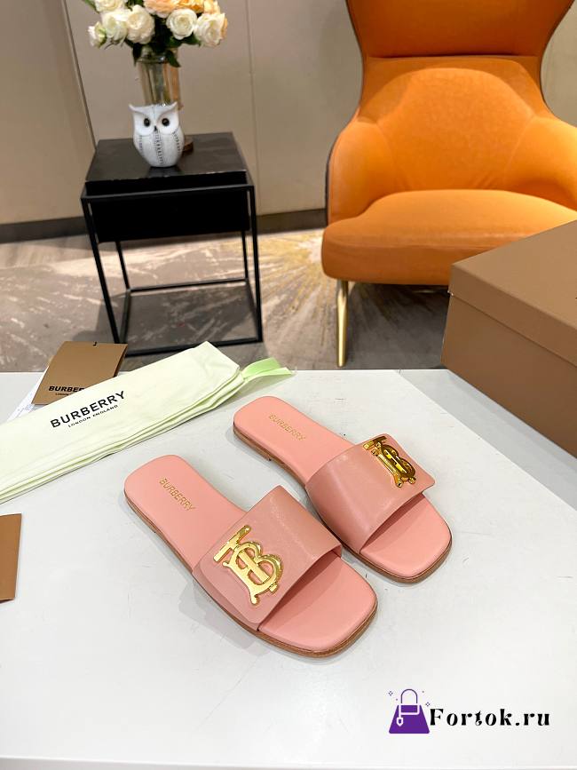 Fortok Burberry Philippa Monogram Pink Leather Sandals - 1