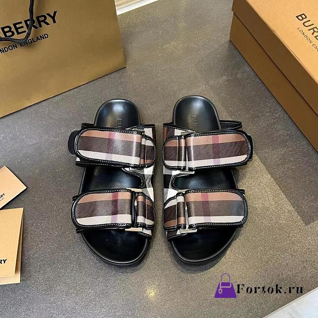 Fortok Burberry Brown Check Pattern Sandals - 1