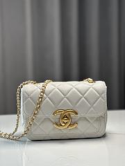 Fortok Chanel 24b Double C Logo Flap Bag White 13.5x19x7cm - 1