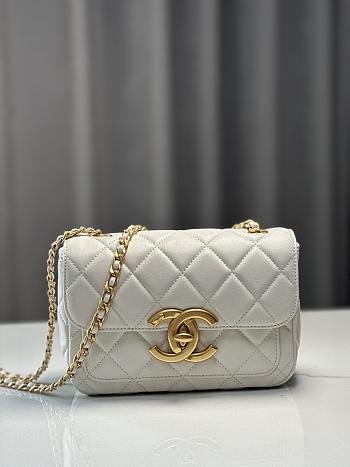 Fortok Chanel 24b Double C Logo Flap Bag White 13.5x19x7cm