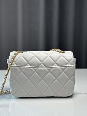 Fortok Chanel 24b Double C Logo Flap Bag White 13.5x19x7cm - 2