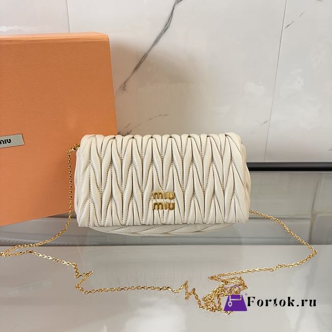 Fortok Miu Miu Matelassé Nappa Leather Bag White 18x9.5x4cm - 1