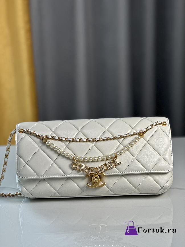 Fortok Chanel 24A Pearl Chain Baguette Bag White 13x27x5cm  - 1