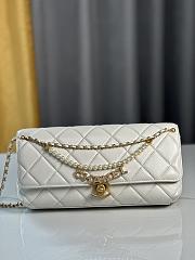 Fortok Chanel 24A Pearl Chain Baguette Bag White 13x27x5cm  - 1