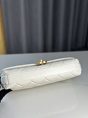 Fortok Chanel 24A Pearl Chain Baguette Bag White 13x27x5cm  - 5