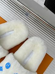 Fortok Louis Vuitton Lujia Fur Slippers White & Blue - 6