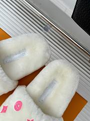 Fortok Louis Vuitton Lujia Fur Slippers White & Pink - 2